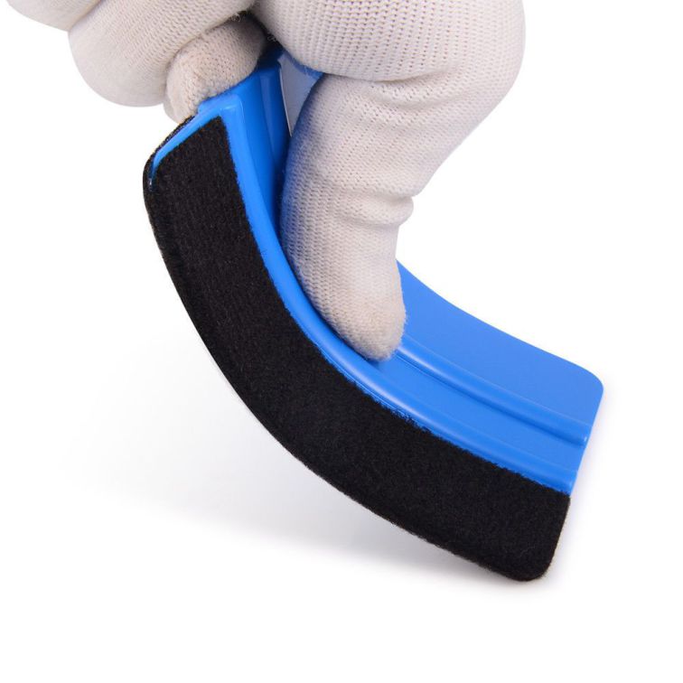 Plastmasas rakele uzlīmju piegludināšanai