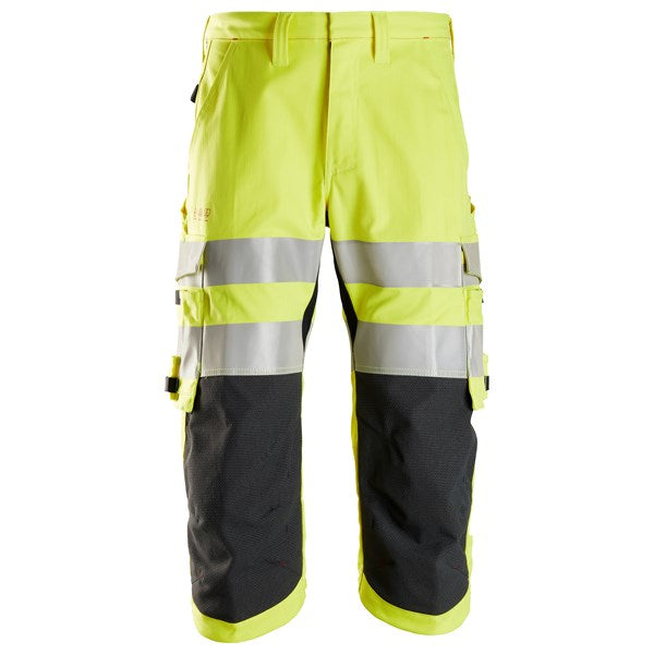 Snickers 6161 ProtecWork Hi-Vis Class 2 pirātu bikses – Liesmu aizsardzība, redzamība un funkcionalitāte profesionāļiem