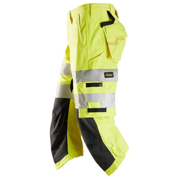 Snickers 6161 ProtecWork Hi-Vis Class 2 pirātu bikses – Liesmu aizsardzība, redzamība un funkcionalitāte profesionāļiem