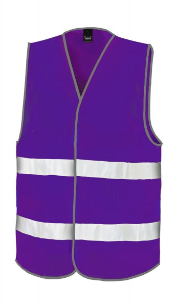 Core veste ar atstarojošām līnijām